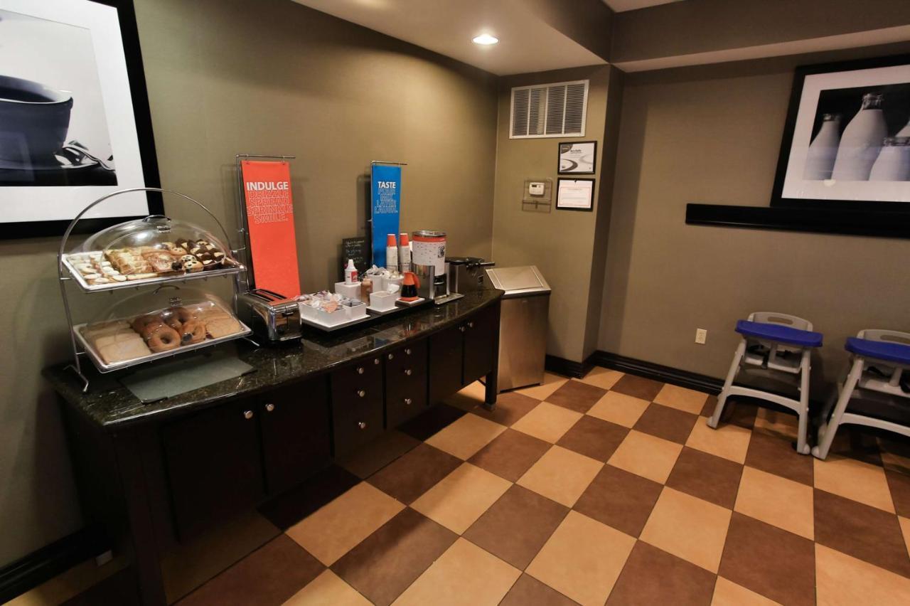 Hampton Inn & Suites Middlebury Exteriör bild