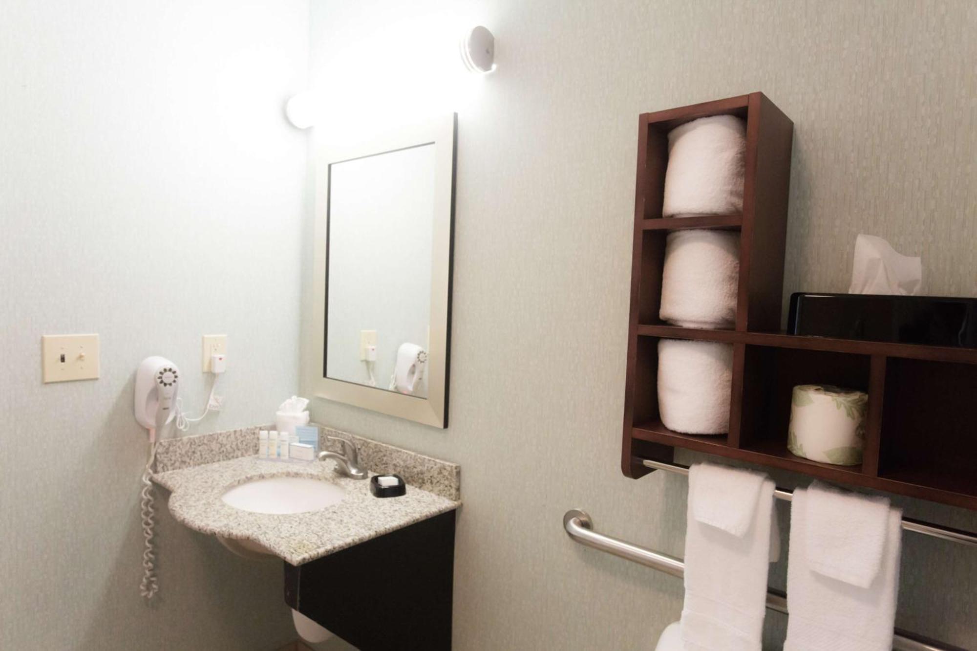 Hampton Inn & Suites Middlebury Exteriör bild