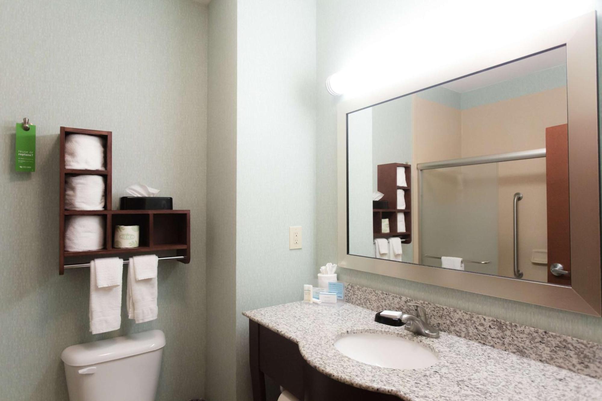 Hampton Inn & Suites Middlebury Exteriör bild